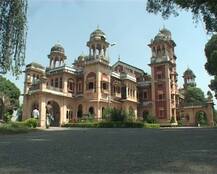 इलाहाबाद यूनिवर्सिटीः रैगिंग में दरिंदगी की हद पार, छात्र के कपड़े फाड़े, यौन शोषण किया और गर्म चाकुओं से दागा