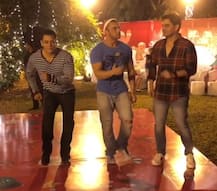 आहिल की क्रिसमस पार्टी में अरबाज़, सोहेल संग जमकर नाचे सलमान खान, वीडियो वायरल
