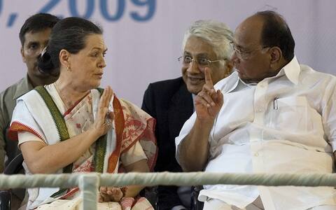 शरद पवार ने की सोनिया गांधी की तारीफ, कभी विदेशी मूल का मुद्दा उठाते हुए कांग्रेस का छोड़ा था साथ शरद पवार ने की सोनिया गांधी की तारीफ, कभी विदेशी मूल का मुद्दा उठाते हुए कांग्रेस का छोड़ा था साथ