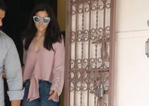 डबिंग सेशन के लिए इस खास अंदाज में नजर आईं आलिया भट्ट, सामने आईं ऐसी तस्वीरें