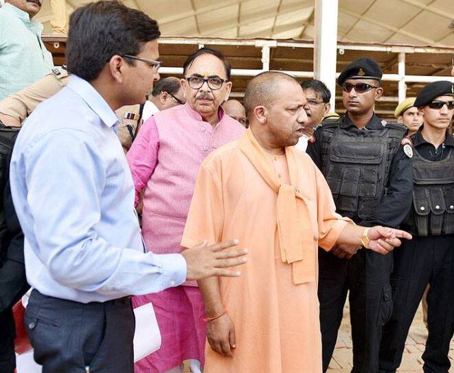 ABP न्यूज़ के स्टिंग के बाद एक्शन में सीएम योगी, मंत्रियों को किया तलब up cm Yogi adityanath in action after abp news sting operation Summoned two minister in cmo ABP न्यूज़ के स्टिंग के बाद एक्शन में सीएम योगी, मंत्रियों को किया तलब