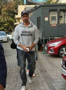 ऋतिक ने साल 2018 के आखिरी दिन को Ex वाइफ और बच्चों के साथ कुछ यूं बनाया खास, देखें तस्वीरें