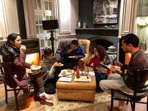 तस्वीर: नए साल पर परिवार के साथ कंगना रनौत ने की समोसा पार्टी, भांजे के साथ करती दिखीं मस्ती