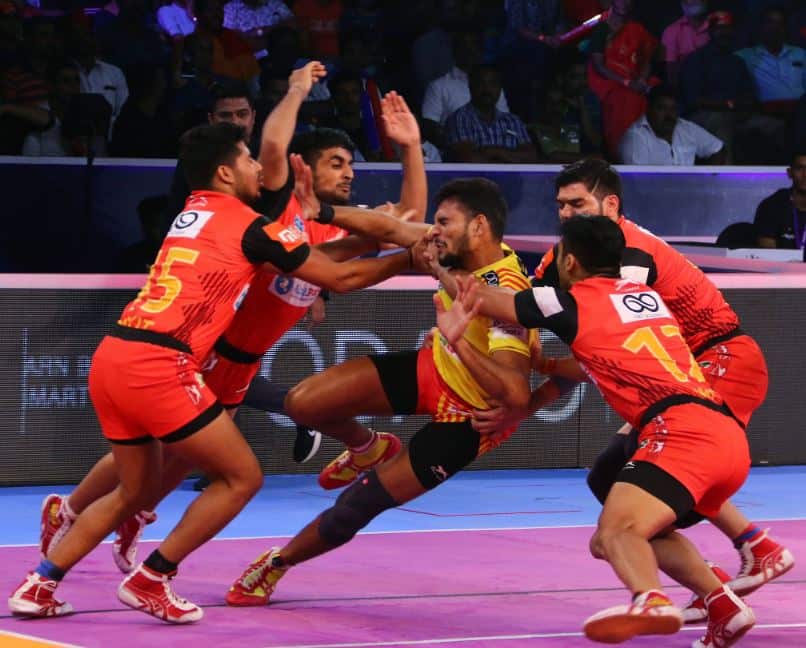 Pro kabaddi League 2018 Bengaluru Bulls seal final spot Pro kabaddi League 2018: फाइनल में पहुंची बेंगलुरू बुल्स, गुजरात को 41-29 से दी मात