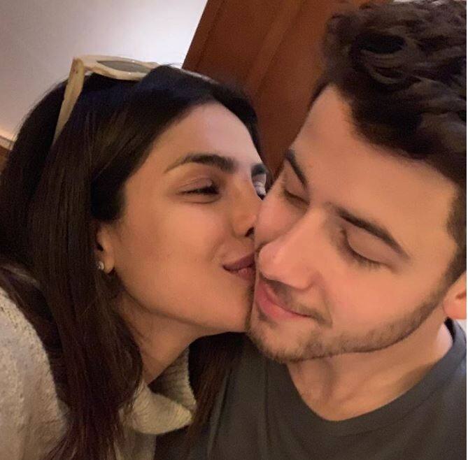 प्रियंका चोपड़ा और निक जोनास शादी के बाद अब कुछ वक्त एक दूसरे के साथ वक्त बिता रहे हैं.