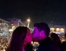 पति निक जोनास को प्रियंका चोपड़ा ने किया KISS, बेहद खास है उनका न्यू ईयर सेलिब्रेशन