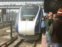 दिल्ली से वाराणसी तक जाएगी ट्रेन 18, 750 किमी का सफर तय करने में लगेंगे सिर्फ 8 घंटे