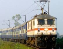 कोहरे ने थामी ट्रेनों की रफ्तार, 55 कैंसिल, 11 देरी से चलीं