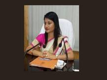 अवैध खनन मामला: चर्चित आईएएस आधिकारी बी चंद्रकला के घर सीबीआई की छापेमारी