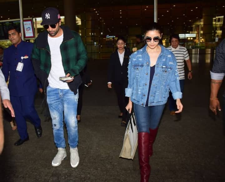 एयरपोर्ट पर दोनों सितारे बुझे बुझे से नज़र आए. हल्की मुस्कुराहट के साथ आलिया पापाराज़ी के सामने आईं. हालांकि ज्यादातर तस्वीरों में दोनों सितारे गुमसुम एक्सप्रेशन के साथ ही नज़र आए. (तस्वीर: मानव मंगलानी)