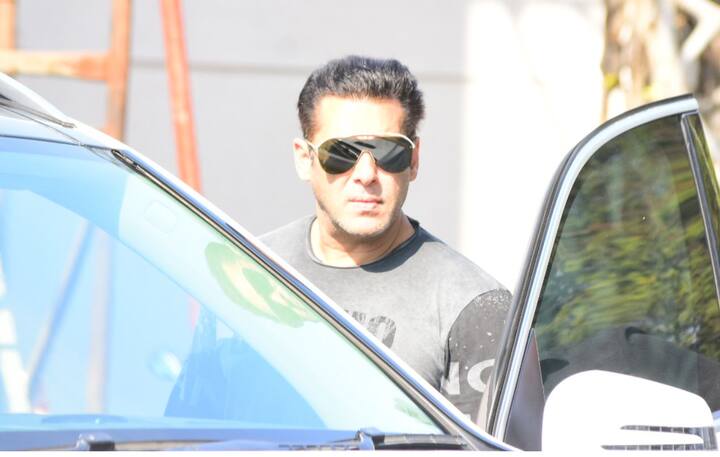 अक्सर ही सलमान और यूलिया एक साथ देखे जाते हैं. यूलिया ने गोवा वेकेशन की कुछ तस्वीरें अपने इंस्टाग्राम पर भी शेयर की हैं. यूलिया, सलमान खान के परिवार के भी बेहद करीब हैं. वो सलमान के फैमिली फंक्शन्स में भी शिरकत करती हैं. (तस्वीर: मानव मंगलानी)