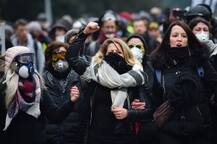 फ्रांस: सड़कों पर लौटे ‘यलो वेस्ट’ के प्रदर्शनकारी, मंत्रालय में की तोड़फोड़