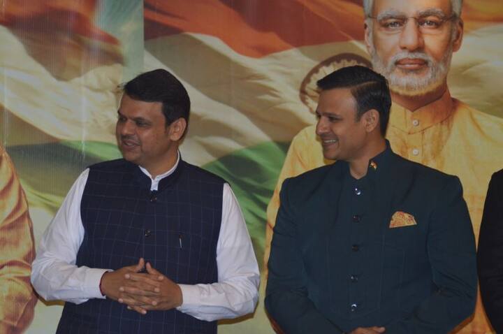 इस कार्यक्रम में ऑन स्क्रीन पीएम मोदी का किरदार निभाने जा रहे विवेक ओबेरॉय और उनके पिता सुरेश ओबेरॉय भी पहुंचे.