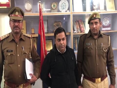 नोएडा: फर्जी आईएएस अफसर बन कर लोगों से ठगी करने वाला शख्स गिरफ्तार नोएडा: फर्जी आईएएस अफसर बन कर लोगों से ठगी करने वाला शख्स गिरफ्तार