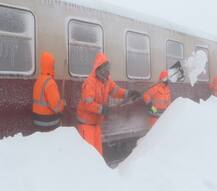 जर्मनी: तीन दिन से बर्फबारी में फंसी हुई है हर्ज गेज रेलवे की ये ट्रेन, देखें तस्वीरें