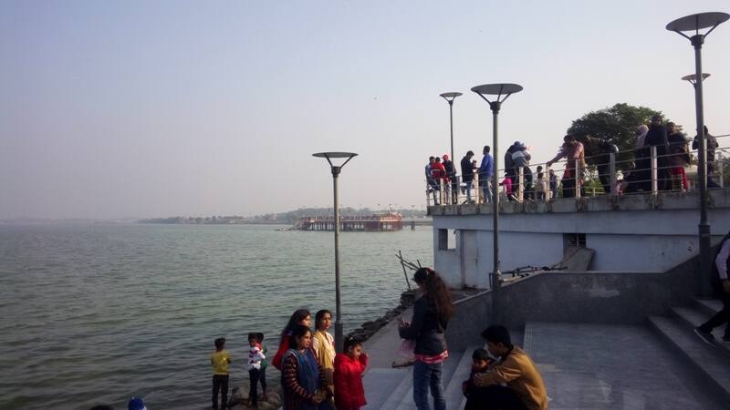 गोरखपुर: लोग ले रहे हैं मिनी जुहू चौपाटी का लुत्फ, जल्द मिलेगा चिड़ियाघर और वॉटर स्पोर्ट्स का भी मजा