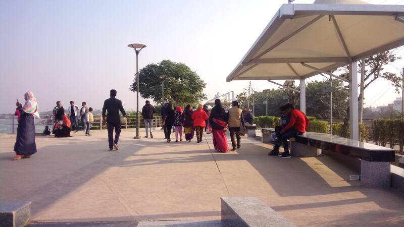 गोरखपुर: लोग ले रहे हैं मिनी जुहू चौपाटी का लुत्फ, जल्द मिलेगा चिड़ियाघर और वॉटर स्पोर्ट्स का भी मजा