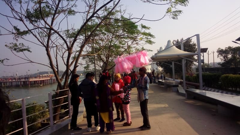 गोरखपुर: लोग ले रहे हैं मिनी जुहू चौपाटी का लुत्फ, जल्द मिलेगा चिड़ियाघर और वॉटर स्पोर्ट्स का भी मजा