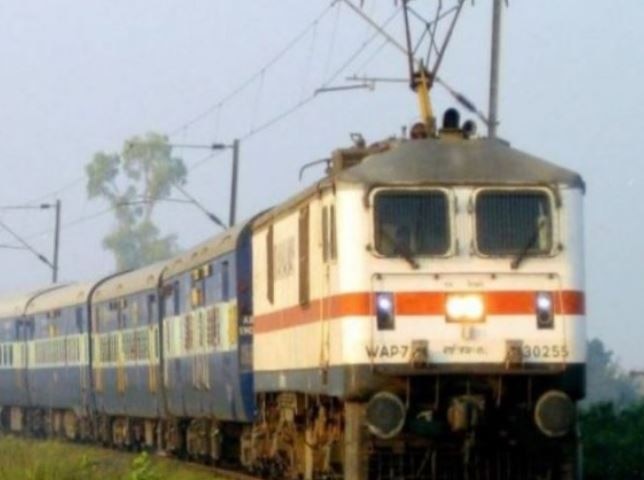 now you will have option to quit your subsidy on rail ticket मोदी सरकार की नई पहल, LPG सब्सिडी की तरह अब रेलवे के यात्री खुद से छोड़ सकेंगे सब्सिडी