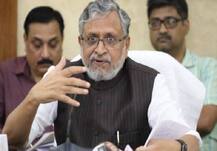 सुशील मोदी ने खाली किया बंगला मगर तेजस्वी यादव अब भी ज़िद पर अड़े