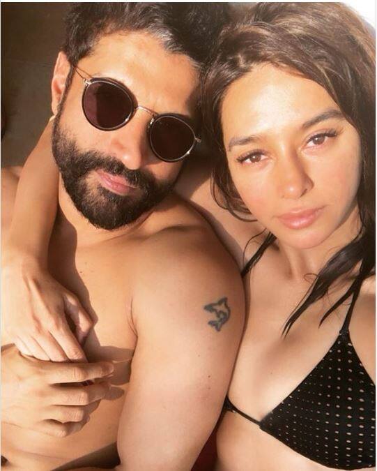 कल शिबानी ने एक बेहद ही रोमांटिक तस्वीर शेयर करते हुए फरहान को बर्थडे विश किया.