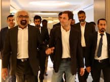 दुबई पहुंचे कांग्रेस अध्यक्ष, एयरपोर्ट पर भीड़ ने लगाए राहुल-राहुल के नारे