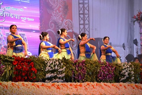 गोरखपुर महोत्‍सव का आगाज: सुखविंदर और मोहित चौहान के गीतों पर थिरकेंगे लोग