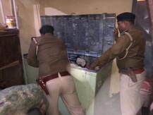 बिहार: बाहुबली विधायक अनंत सिंह के समर्थकों के घर पुलिस की छापेमारी, नकद और हथियार बरामद