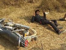 पुलिस पर सवाल: एनकाउंटर का ये वीडियो हुआ वायरल, बदमाश बोला- और कुछ कहना है क्या?