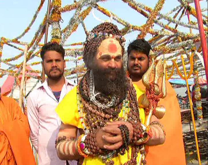 Kumbh Mela 2019: राम मंदिर के लिए अनूठा संकल्प लेने वाले रुद्राक्ष बाबा बने कुंभ मेले में आकर्षण का केंद्र