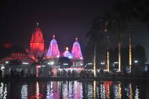 गोरखपुर: मकर संक्रांति पर बिखर रही अद्भुत छटा, इंद्रधनुषी रंगों से सजा \'गोरक्षपीठ\'