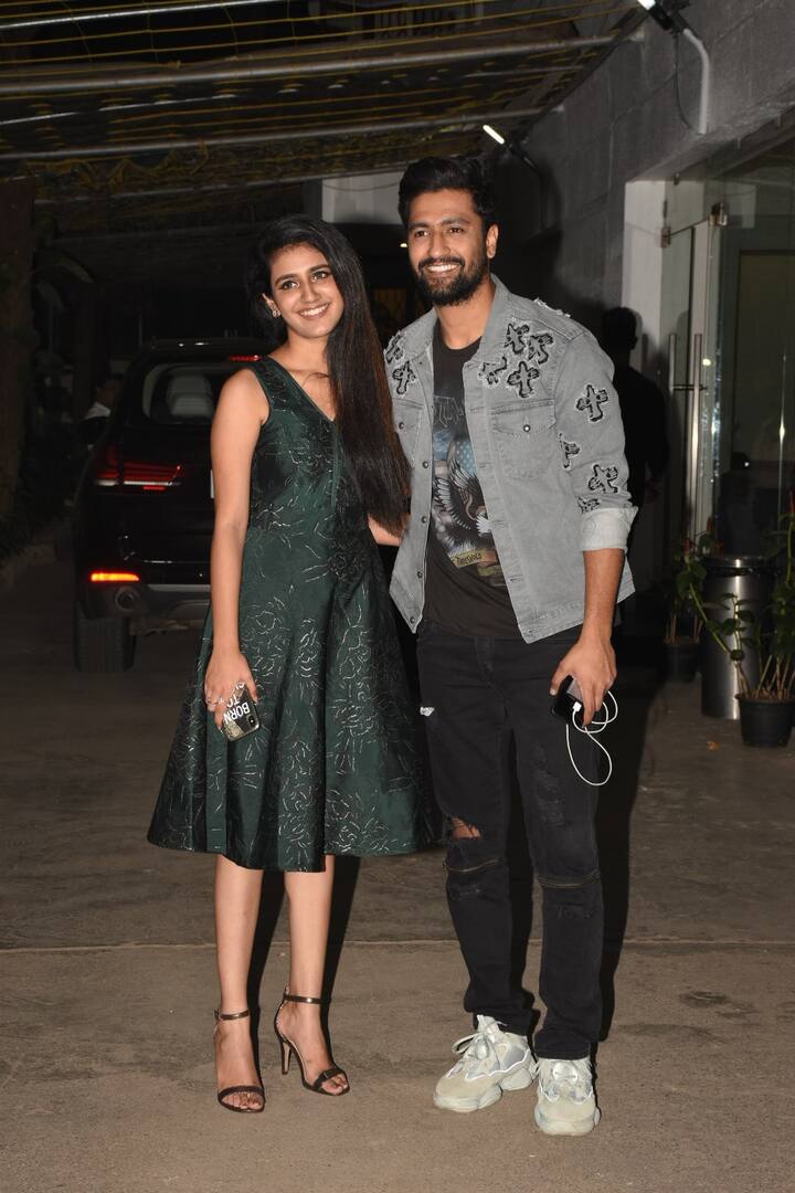 इस दौरान विक्की कौशल पहली बार एक वीडियो क्लिप से इंटरनेट सेंसेशन बनी साउथ एक्ट्रेस प्रिया प्रकाश वरियर के साथ काफी बेहतरीन अंदाज में दिखाई दिए. (तस्वीर: मानव मंगलानी)