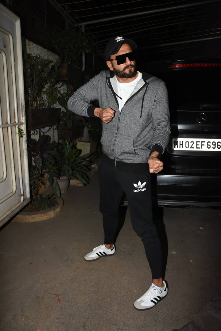 'सिंबा' स्टार रणवीर इस दौरान कैजुअल लुक में दिखाई दे रहे थे. (तस्वीर: मानव मंगलानी)