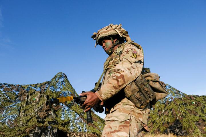 टॉप-10 के अन्य वैश्विक सैन्य ताकत की बात करें तो इसमें छठे नंबर पर ब्रिटेन है, सातवें स्थान पर साउथ कोरिया और आठवें नंबर पर जापान है. जर्मनी को 10वां स्थान दिया गया है.