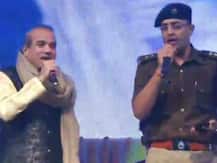 गोरखपुर महोत्‍सव: बॉलीवुड सिंगर सुरेश वाडेकर संग ट्रेनी IPS ने खूब सजाई महफिल, मोहित चौहान ने भी किया मंत्रमुग्‍ध