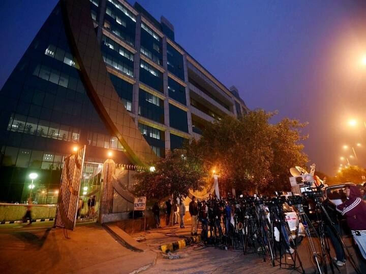 dispute in cbi, verma vs asthana, cbi vs cbi read the time line of events CBI Vs CBI: राकेश अस्थाना की नियुक्ति से जस्टिस सीकरी के जाने तक का पूरा तारीखवार विवाद