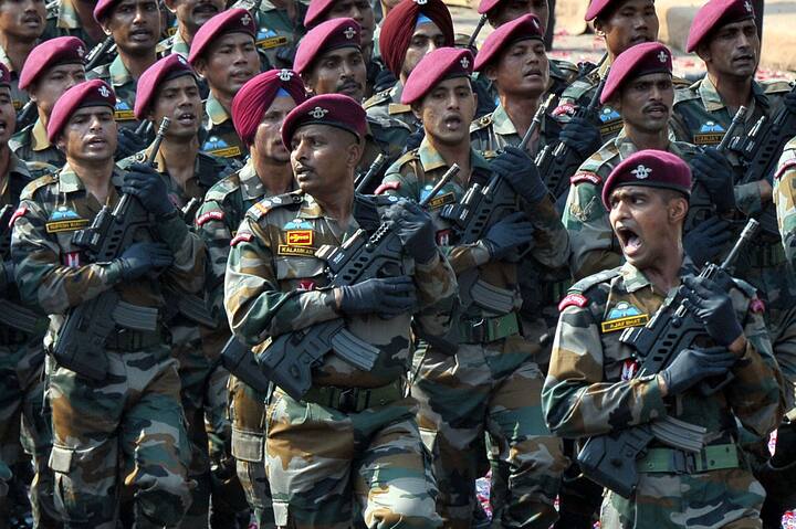 दी स्पेक्टेटर इंडेक्स वैश्विक स्तर पर राजनीति, अर्थव्यवस्था और सैन्य गतिविधियों पर नजर रखती है. इसकी एक रिपोर्ट में भारतीय सेना को दुनिया की चौथी सबसे दमदार बताई गई है. पाकिस्तान का इस लिस्ट में टॉप-15 में नाम नहीं है. यहां जानें पूरी रिपोर्ट.