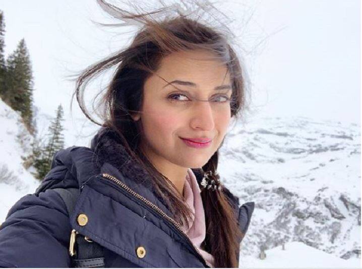 सिंगिंग रियलिटी शो 'द वॉयस इंडिया' से होस्टिंग में कदम रख रही हैं दिव्यंका त्रिपाठी Divyanka Tripathi will be hosting Singing reality show The Voice India सिंगिंग रियलिटी शो 'द वॉयस इंडिया' से होस्टिंग में कदम रख रही हैं दिव्यंका त्रिपाठी