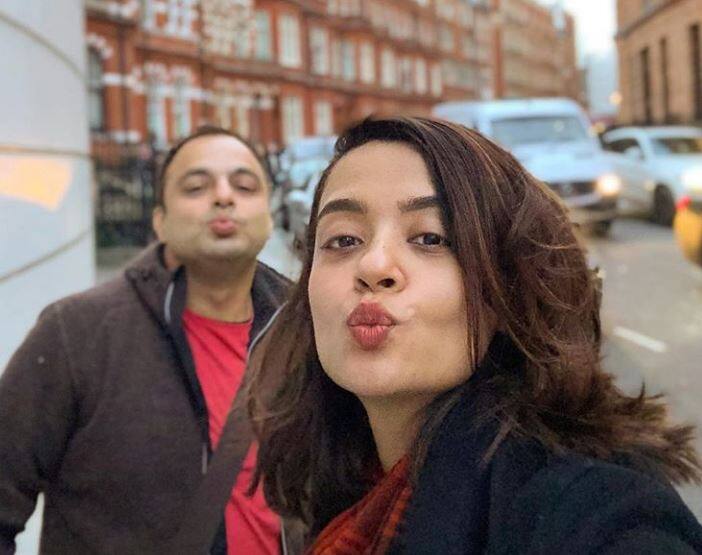 नए साल पर भी सुरवीन ने अपने पति के साथ ये सेल्फी पोस्ट करते हुए अपने फैंस को न्यू ईयर विश किया था. 