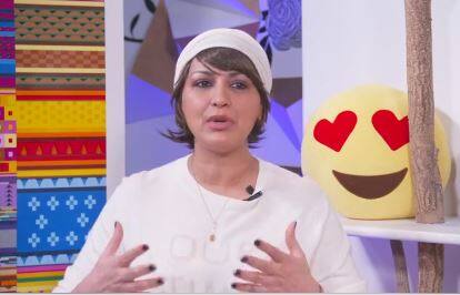 यहां पर सोनाली करीब 6 महीने बाद कैमरे के सामने आकर इमोशनल हो गईं.