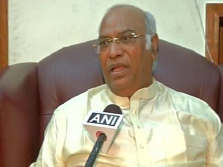 Release CVC report, Make Details Of Meeting On Ex-CBI Chief Public: Mallikarjun Kharge to PM Modi CBI मामला: खड़गे का PM मोदी को पत्र- आलोक वर्मा को पद से हटाने से जुड़े दस्तावेज सार्वजनिक करने की मांग