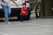 प्ले स्कूल पहुंचते ही नैनी का हाथ छुड़ाकर दौड़ पड़े तैमूर अली खान, सामने आईं ये क्यूट तस्वीरें