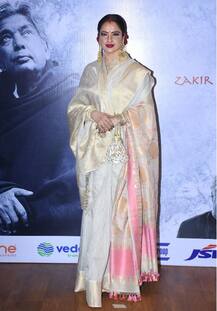 \'राग शायरी\' अटेंड करने पहुंचे बॉलीवुड के बड़े सितारे, रेखा और उर्मिता मातोंडकर की तस्वीरों ने जीता दिल