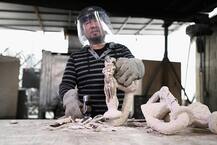 तस्वीरों में देखें कैसे बनती है सितारों को अवॉर्ड में दी जाने वाली ट्रॉफी, बेहद दिलचस्प हैं तस्वीरें