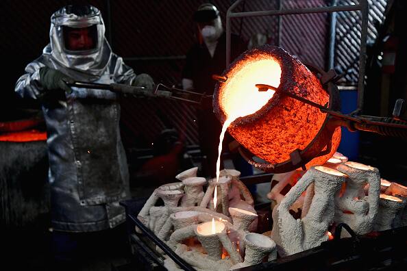 इन तस्वीरों में दिखाया गया कि कैसे इन मोमैंटो को तैयार किया जा रहा है. 