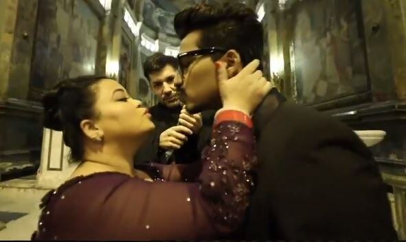 Bharti Singh and Haarsh Limbachiyaa's church wedding leave you in splits चर्च में हुई भारती और हर्ष की इस शादी को देख आप हैरान जाएंगे