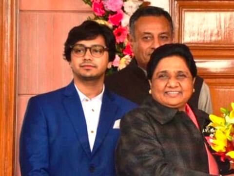 महंगे कपड़ों के शौकीन हैं मायावती के भतीजे आकाश, विदेश से की है पढ़ाई, अब बीएसपी नेता ढूंढ रहे हैं मोबाइल नंबर महंगे कपड़ों के शौकीन हैं मायावती के भतीजे आकाश, विदेश से की है पढ़ाई, अब बीएसपी नेता ढूंढ रहे हैं मोबाइल नंबर