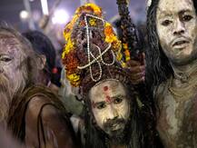 Kumbh Mela 2019: जानिए कैसा है कुंभ के बाद रहस्य बन जाने वाले नागा साधुओं का छिपा संसार
