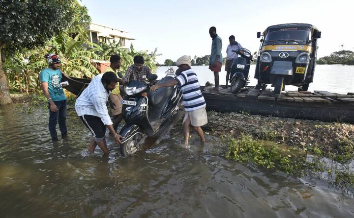मौसम की मारक रूप के कारण कुल मौत में से लगभग आधी (688) मौतें बाढ़ के कारण हुई. इनमें केरल में बीते साल मूसलाधार बारिश के कारण आयी बाढ़ में 223 लोगों की जान गयी.