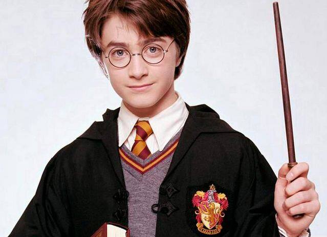 क्या आप हैरी पॉटर सीरिज और नॉवेल्स के बहुत बड़े फैन हैं? अगर हां तो आपको इस बारे में दोबारा सोचना चाहिए. सभी फोटोः ट्विटर और गूगल 